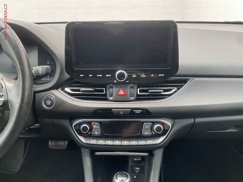 Hyundai i30 (2022) 1.5 T-GDi, ČR, Smart, AT - fotka 12 z 18