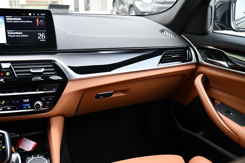 BMW Řada 5 530d xDrive M-SPORT K360 ČR 1M - fotka 20 z 40