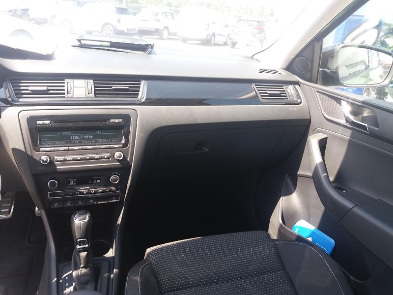 Škoda Rapid 1.4TSi,DSG,XENONY,PANORAMA!! - fotka 14 z 31