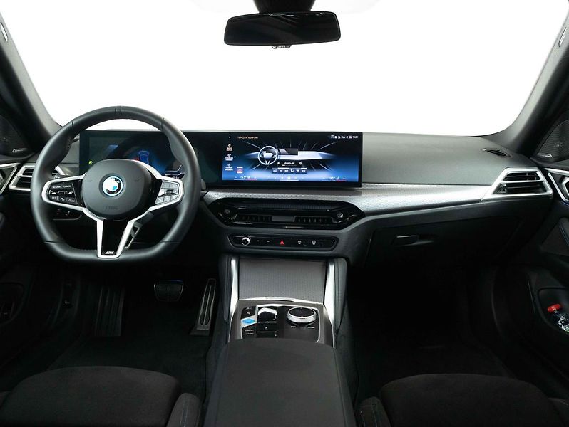 BMW i4 xDrive40 Gran Coupe - fotka 10 z 22
