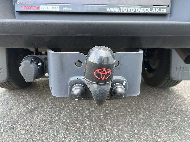 Toyota Hilux 2.8L Diesel  6 AT Invincible - fotka 7 z 29