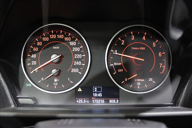 BMW Řada 2 2,0 220i 135KW cabrio - fotka 24 z 37