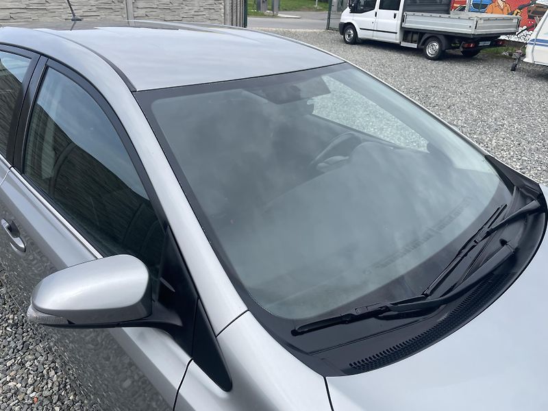 Toyota Auris 1.8i 16v HYBRID AUT SERVIS TOP - fotka 52 z 172