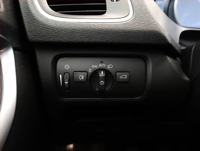 Volvo V40 (2014) 1.6 D2, Serv.kniha, Navi - fotka 15 z 18