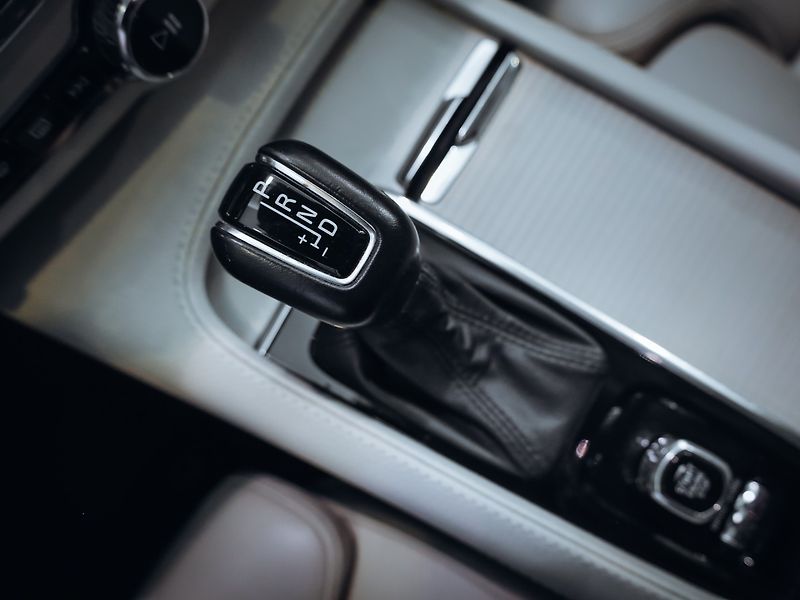 Volvo V90 D5 Momentum 173 kW AWD - fotka 20 z 30