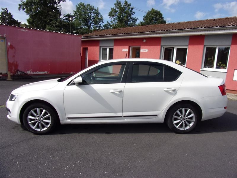 Škoda Octavia 1,6 TDI Ambiente 81kW ČR - fotka 7 z 28