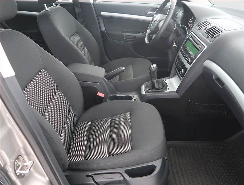 Škoda Octavia (2012) Scout 1.8 TSI, 4X4 - fotka 9 z 18