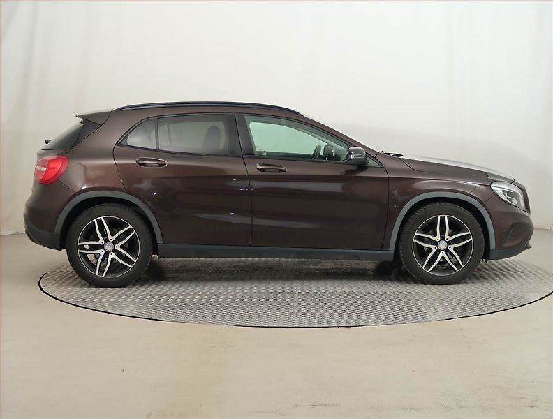 Mercedes-Benz GLA (2014) 200 CDI 4MATIC, 4X4 - fotka 6 z 16