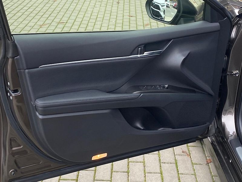 Toyota Camry 2,5 Hybrid Executive - fotka 13 z 30