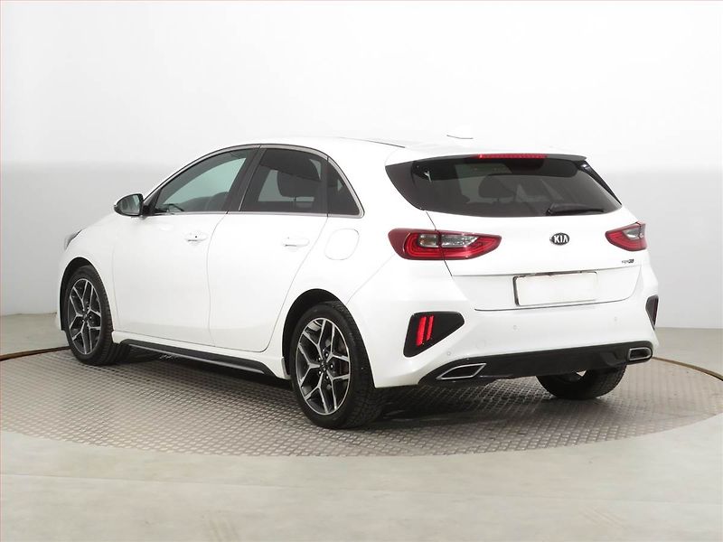 Kia Ceed (2021) GT Line 1.6 CRDi MHEV, Automat - fotka 4 z 17