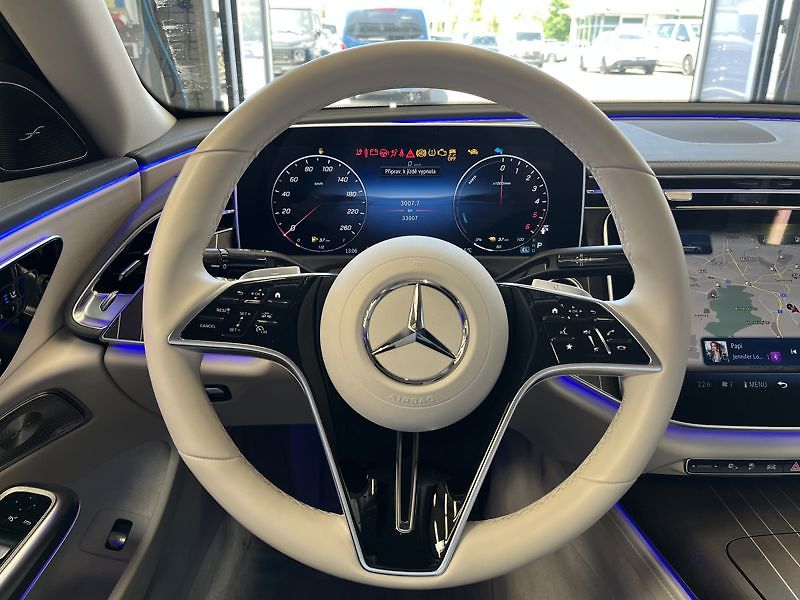 Mercedes-Benz Třídy E 300 de 4MATIC s hybridní techn - fotka 11 z 22