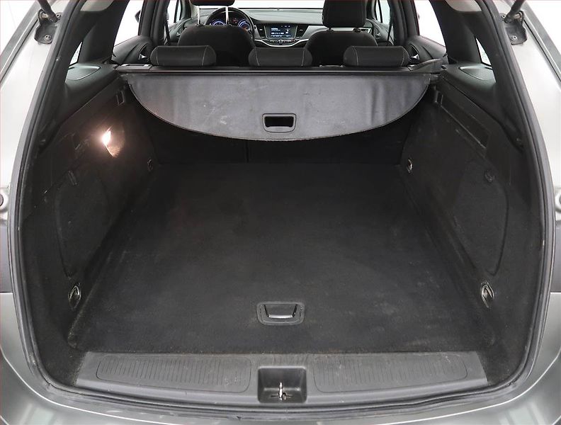 Opel Astra (2019) 1.6 CDTI, Navi, Tempomat - fotka 14 z 18