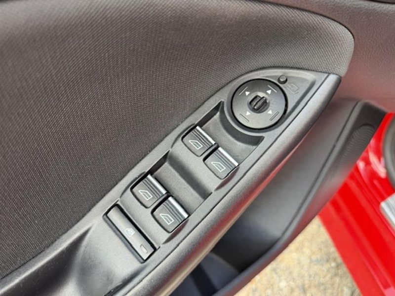 Ford Focus ST-line, 1.5 EcoBoost 110kW - fotka 13 z 31