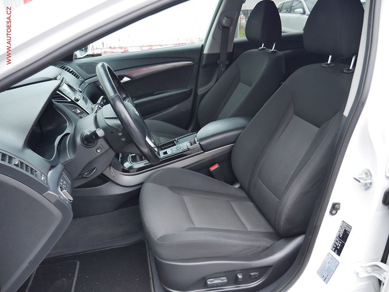 Hyundai i40 (2015) 1.7CRDi, ČR, autoAC - fotka 9 z 23
