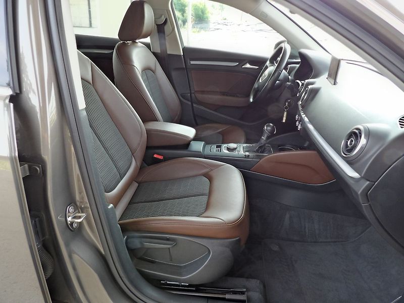 Audi A3 1.4TSI 110kW DSG Sline Xenon - fotka 14 z 26
