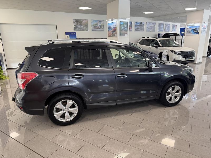 Subaru Forester 2.0D Comfort, 6MT, CZ, 1. maj. - fotka 6 z 47