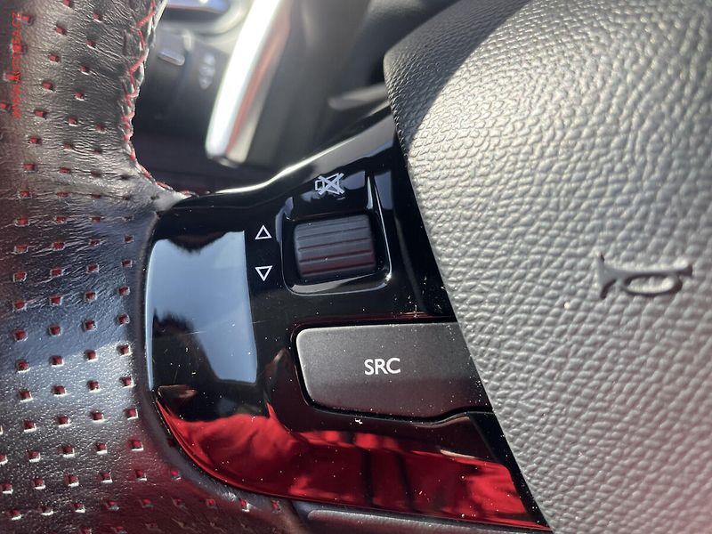 Peugeot 308 (2017) 2.0 HDi, GT, AT, LED, panor - fotka 18 z 23