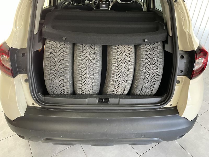 Renault Captur 0.9 TCe ČR 1.MAJ  REZERVACE  - fotka 30 z 30
