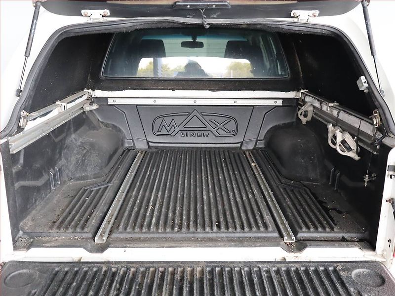 Nissan Navara (2015) 2.5 D, 4X4, Serv.kniha, Navi - fotka 14 z 20