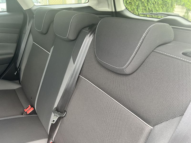 Ford Focus 1.6i KLIMATIZACE NAVI ALU KOLA - fotka 27 z 42