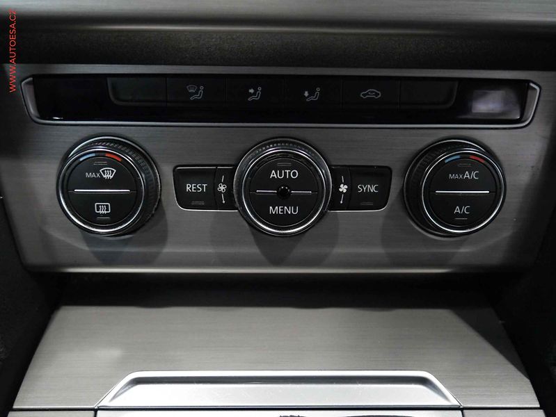 Volkswagen Passat (2016) 1.6TDi, LED, TZ, park.čidla - fotka 16 z 21