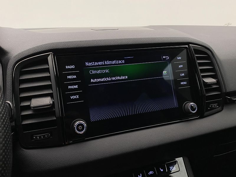 Škoda Karoq 2.0TSI SPORTLINE 4x4 REZERVACE - fotka 52 z 55