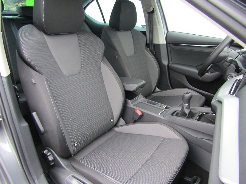 Škoda Octavia IV FL Selection 1.5 TSI /110kW - fotka 22 z 30