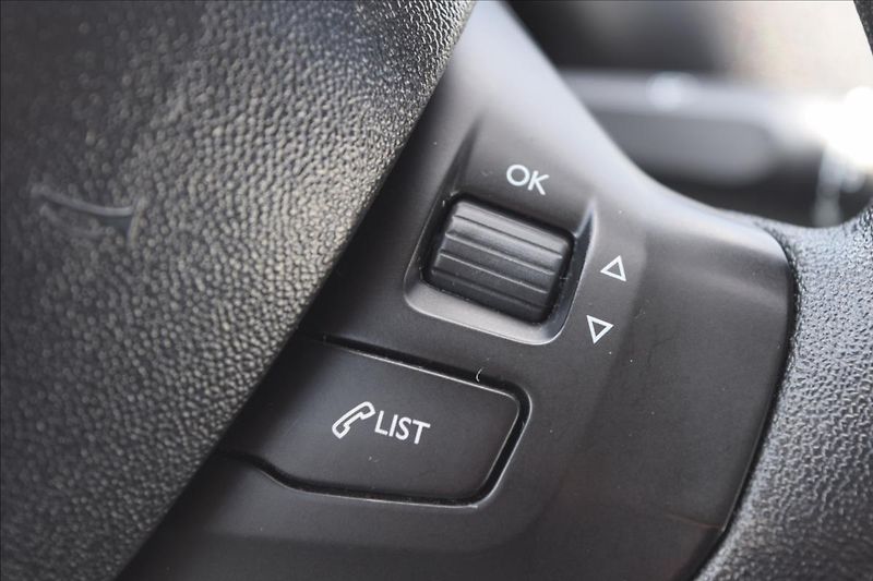 Peugeot 208 1,4 HDi 50KW NÍZKÉ KM KLIMA - fotka 39 z 50