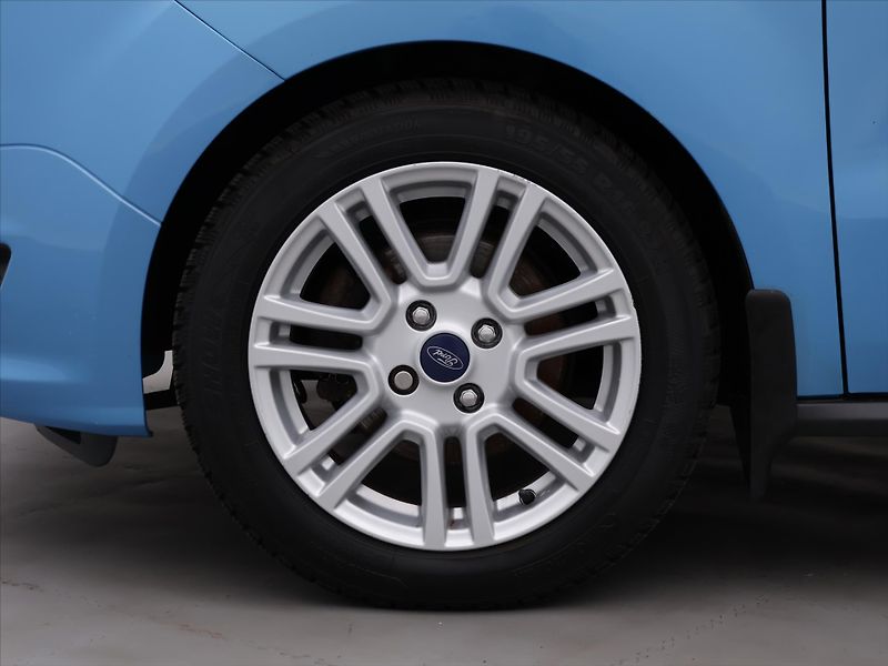 Ford Tourneo Courier 1,0 EB 74kW CZ  Titanium 1.Maj - fotka 21 z 28