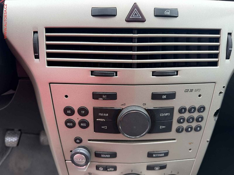 Opel Astra (2007) 1.4i 16V, ČR, AC, temp - fotka 13 z 14