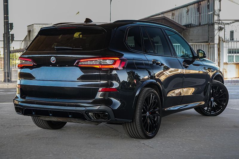 BMW X5 (2022) BMW X5 M50i - fotka 5 z 50