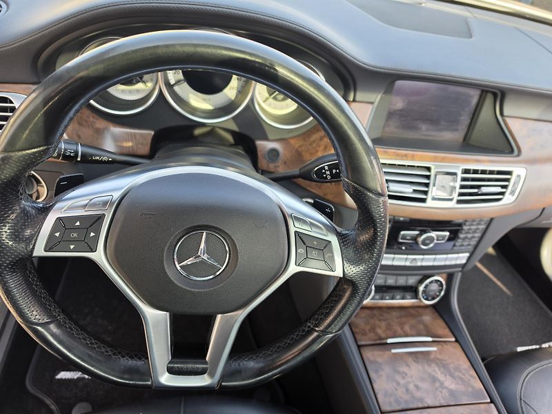 Mercedes-Benz CLS 350CDI 4-MATIC Harman&Kardon  - fotka 20 z 39