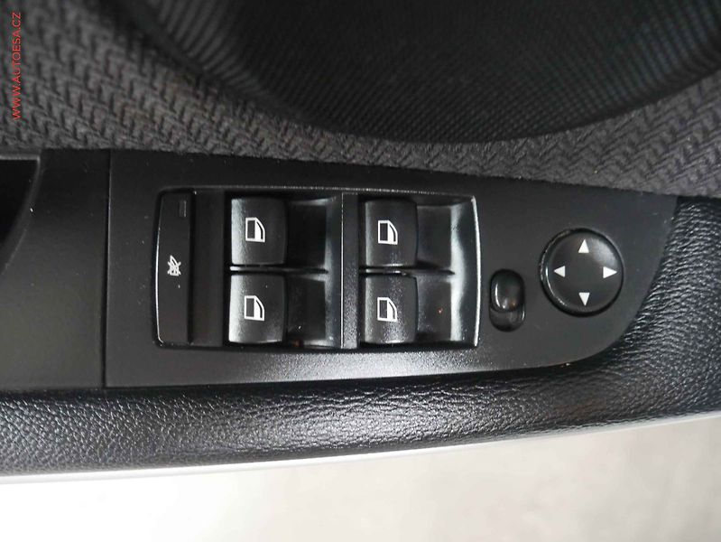 BMW Řada 3 (2010) 2.0d, AC, temp. - fotka 19 z 19