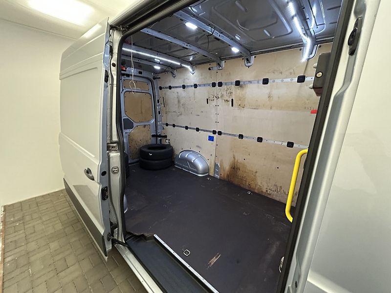 Volkswagen Crafter 2.0 TDI L3 H3 - fotka 18 z 23