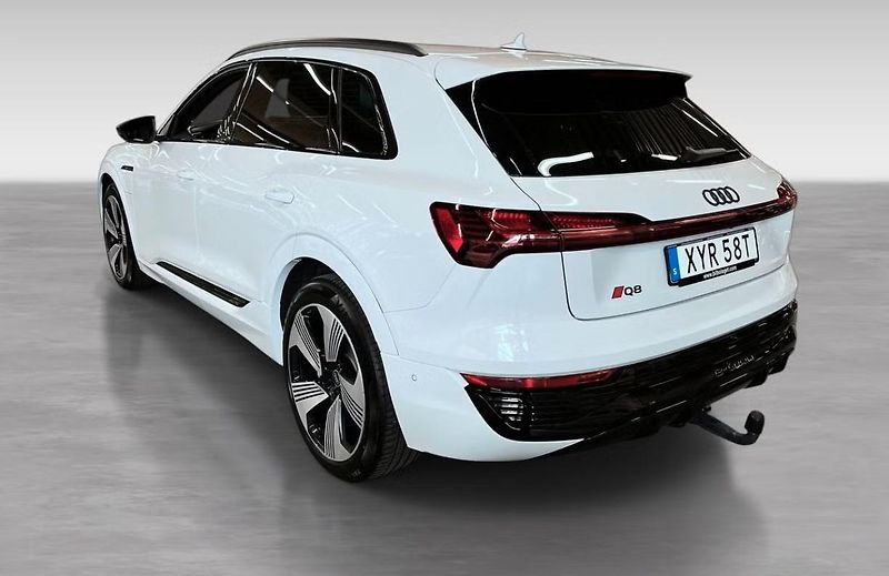 Audi Q8 e-tron 55 Q 360k Pano Vzduch 4 zóny   - fotka 7 z 12