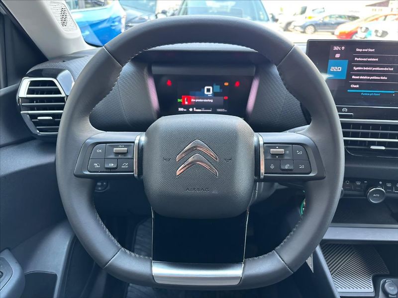 Citroën C4 1,2 PureTech  Feel Pack ZÁRUKA - fotka 15 z 23