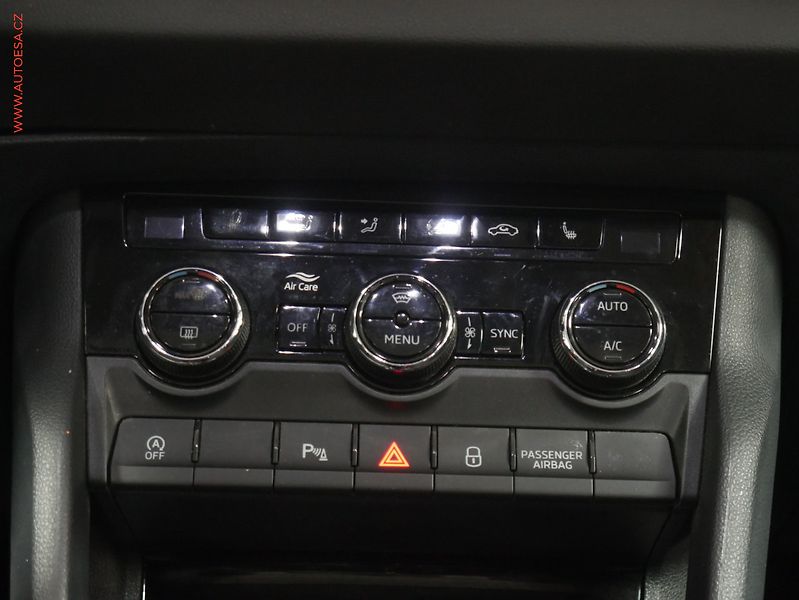 Škoda Karoq (2018) 2.0 TDi 4x4, Style, TZ, panor - fotka 15 z 17