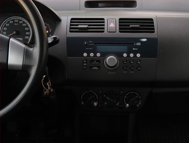 Suzuki Swift (2007) 1.3 i, nová STK, Klima - fotka 12 z 16