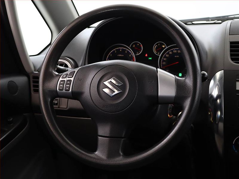 Suzuki SX4 (2011) 1.6 VVT, 4X4, Vyhř. sedaček - fotka 11 z 13