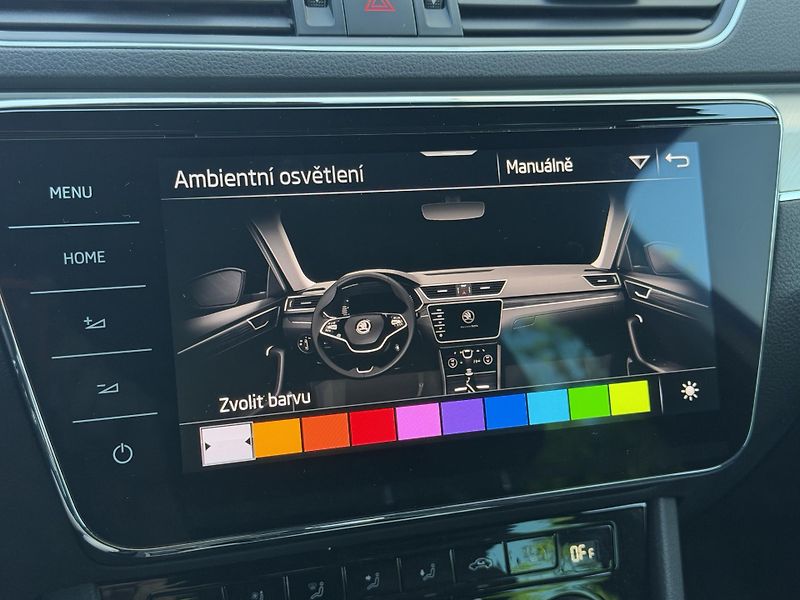 Škoda Superb 2.0 TDI 110kW L&K Combi DSG - fotka 14 z 38