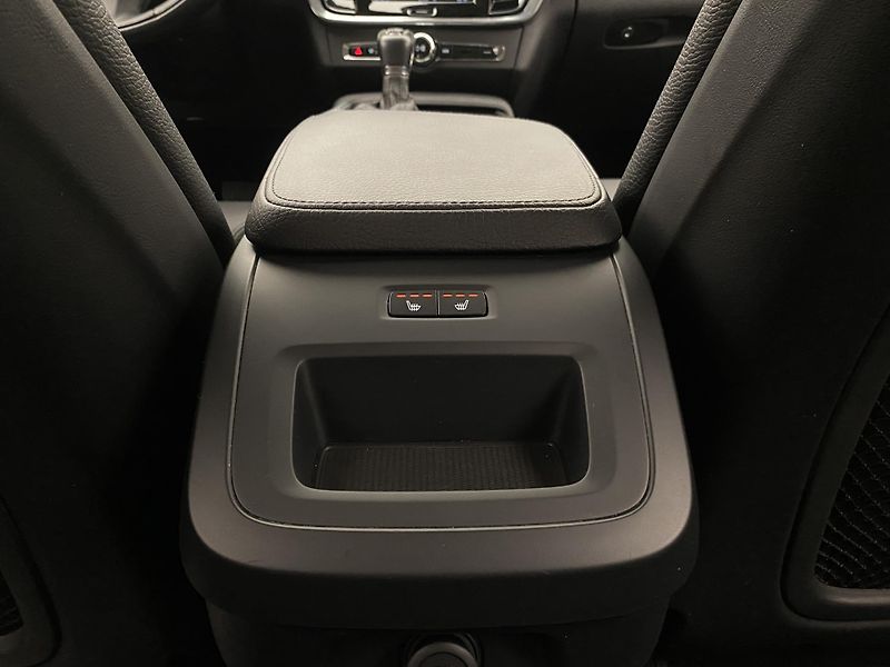 Volvo S90 D4 MOMENTUM AUT REZERVACE - fotka 28 z 43
