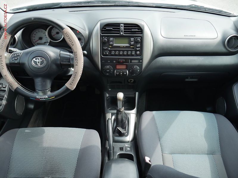 Toyota RAV4 (2005) 2.0 D-4D 4x4, AC, TZ - fotka 8 z 15