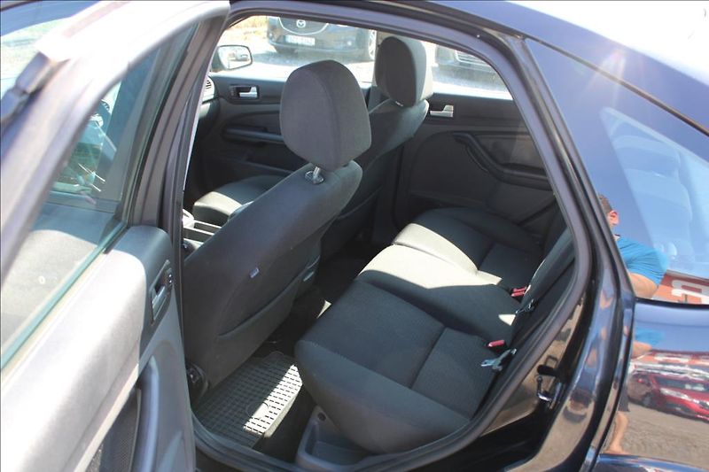 Ford Focus 1,8 i  STK 11/2027, VÝHŘEVY - fotka 11 z 23