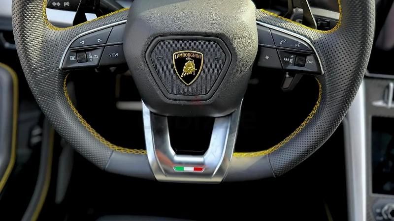 Lamborghini Urus (2020) Vysoce výkonné SUV V8 - fotka 10 z 13