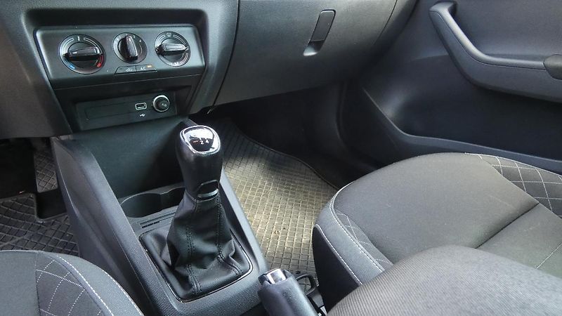 Škoda Fabia Combi 1.0 TSI Ambition - fotka 6 z 22