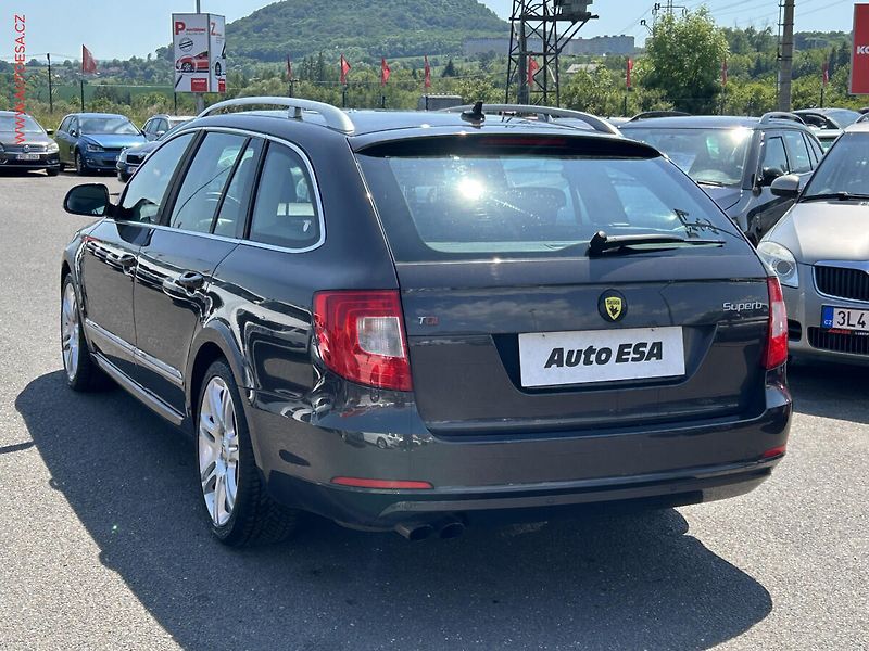 Škoda Superb (2011) 2.0 TDi, DSG, navi - fotka 6 z 19
