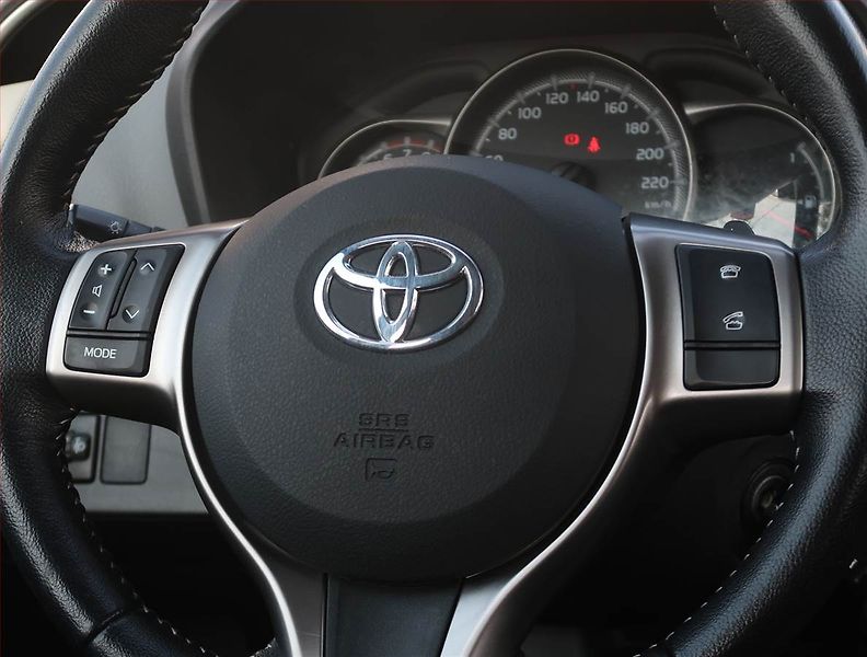 Toyota Yaris (2015) 1.33 Dual VVT-i, Automat, ČR - fotka 19 z 19