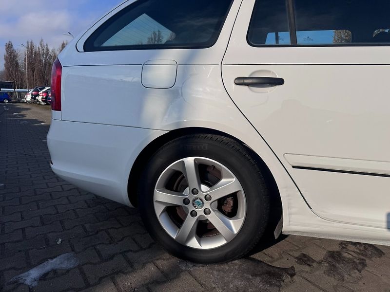 Škoda Octavia (2011) 1,6 TDI 77 KW ITÁLIE STK - fotka 16 z 47