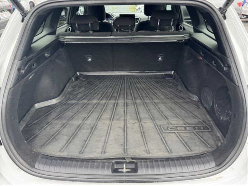 Kia Ceed 1,5 TGDI GT Line AT - fotka 5 z 10