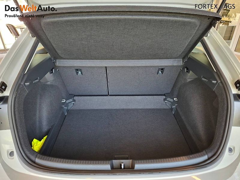 Volkswagen Taigo (2022) 1.0 TSI,81kW,Park.kamera - fotka 16 z 27